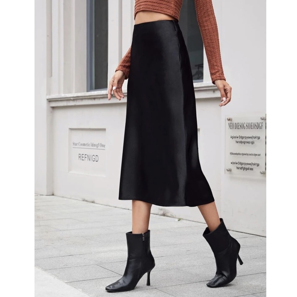 Rebellious Rose Black Maxi Skirt - Picture 4 of 5